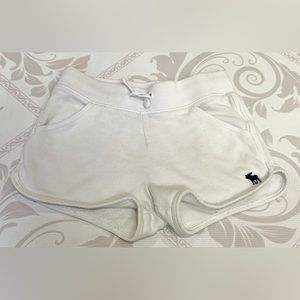 Girls Abercrombie Kids White Logo shorts 7/8